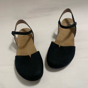 Dansko Rowan Black Nubuck Women’s 39 EU, 8.5 - 9 US. Excellent Condition!